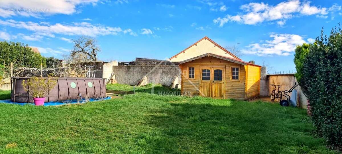 Maison à AINAY-LE-CHATEAU