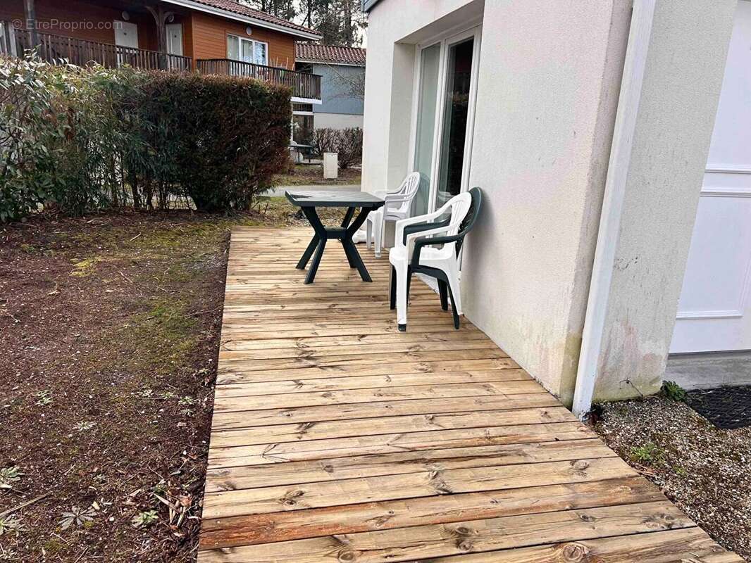 Appartement à PARENTIS-EN-BORN