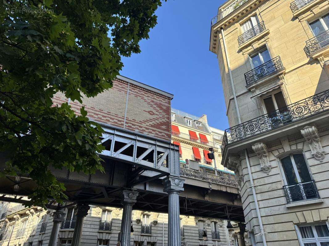 Appartement à PARIS-16E