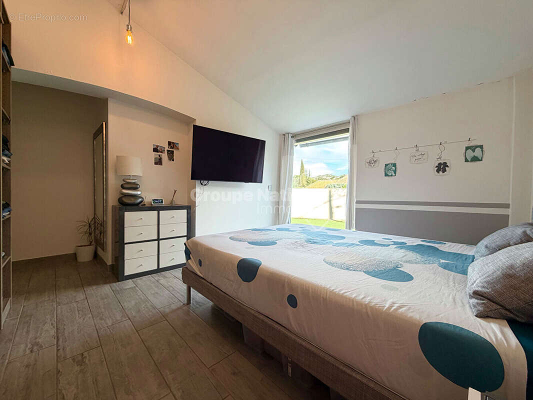Maison T4/5 de plain-pied avec piscine et double garage - photo 9