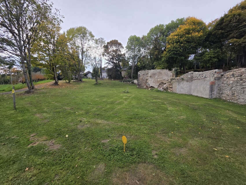 Terrain à CHARBONNIERES-LES-VARENNES