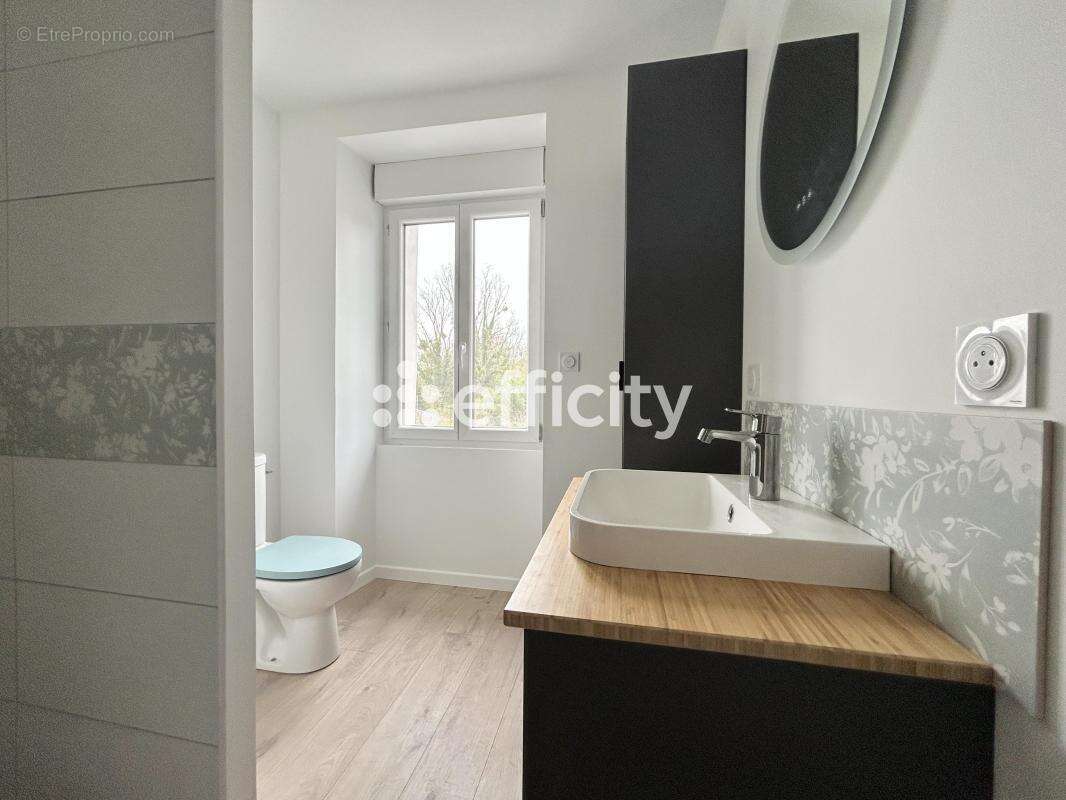 Maison à BEAULIEU-SOUS-LA-ROCHE