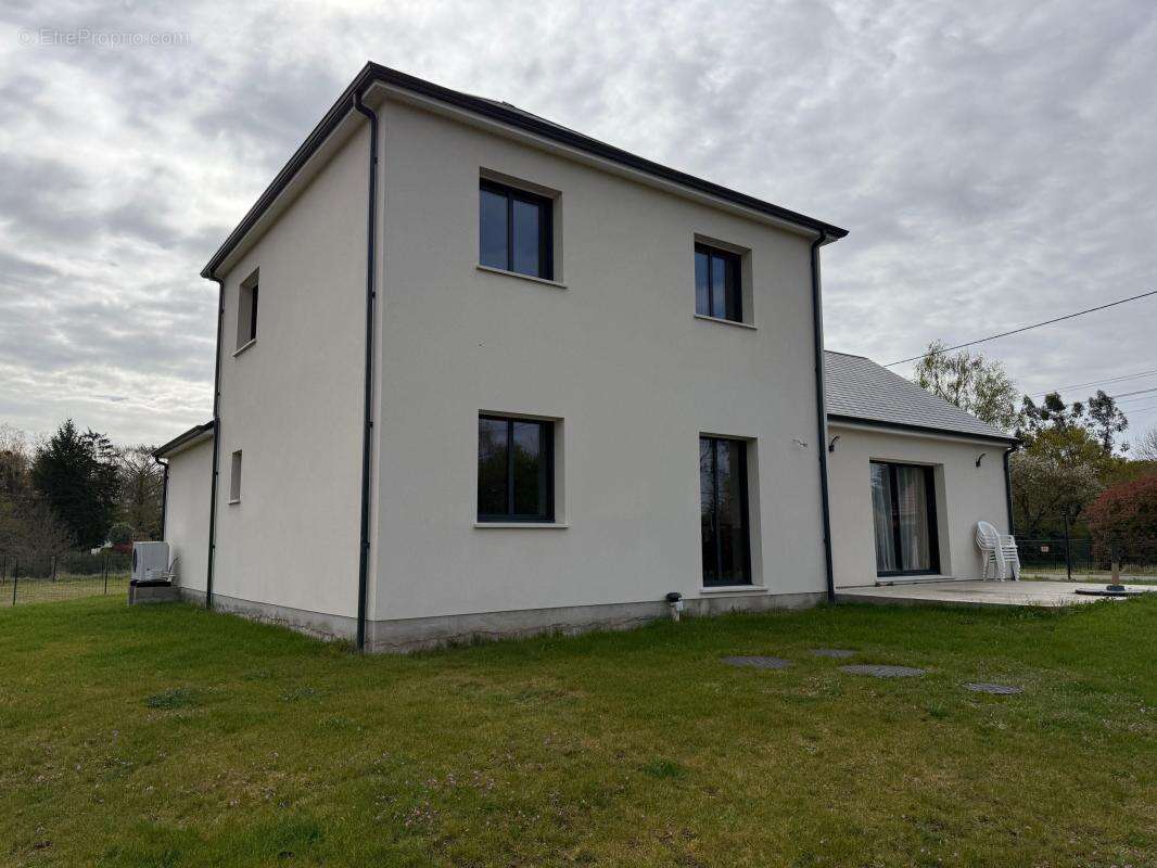 Maison à NEUVY-EN-SULLIAS