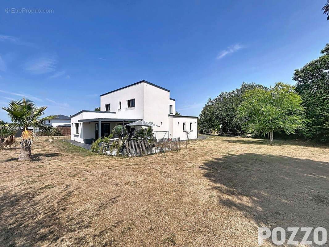 SAINT-PLANCHERS (50400), très belle maison contemporaine sans aucun vis à vis. - photo 16