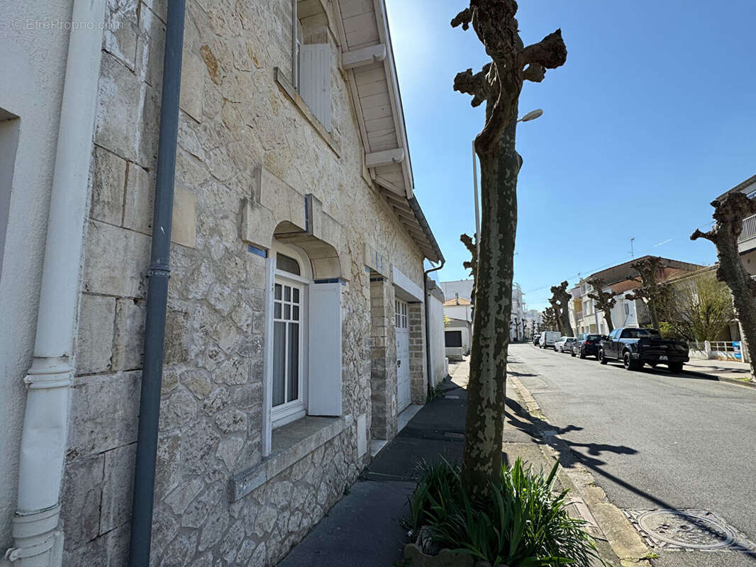 Royan centre - plage et commerces à pied - photo 11