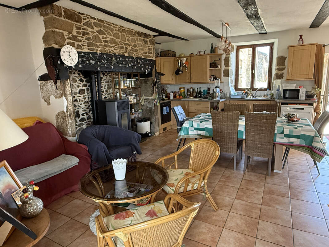 Propriete avec dependances et 11 ha de terrain - photo 10