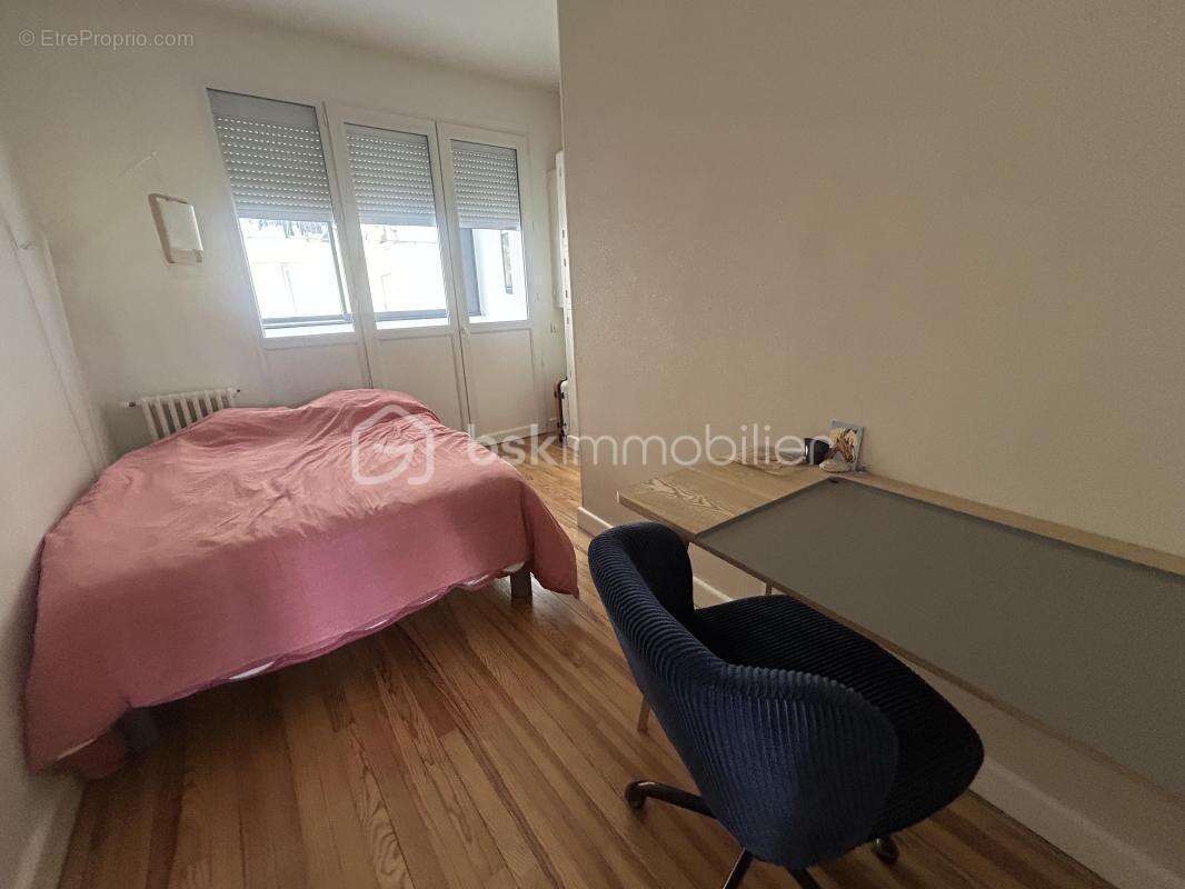 Jolie maison-centre ville -5 chambres - dont studio - grands garages - photo 9