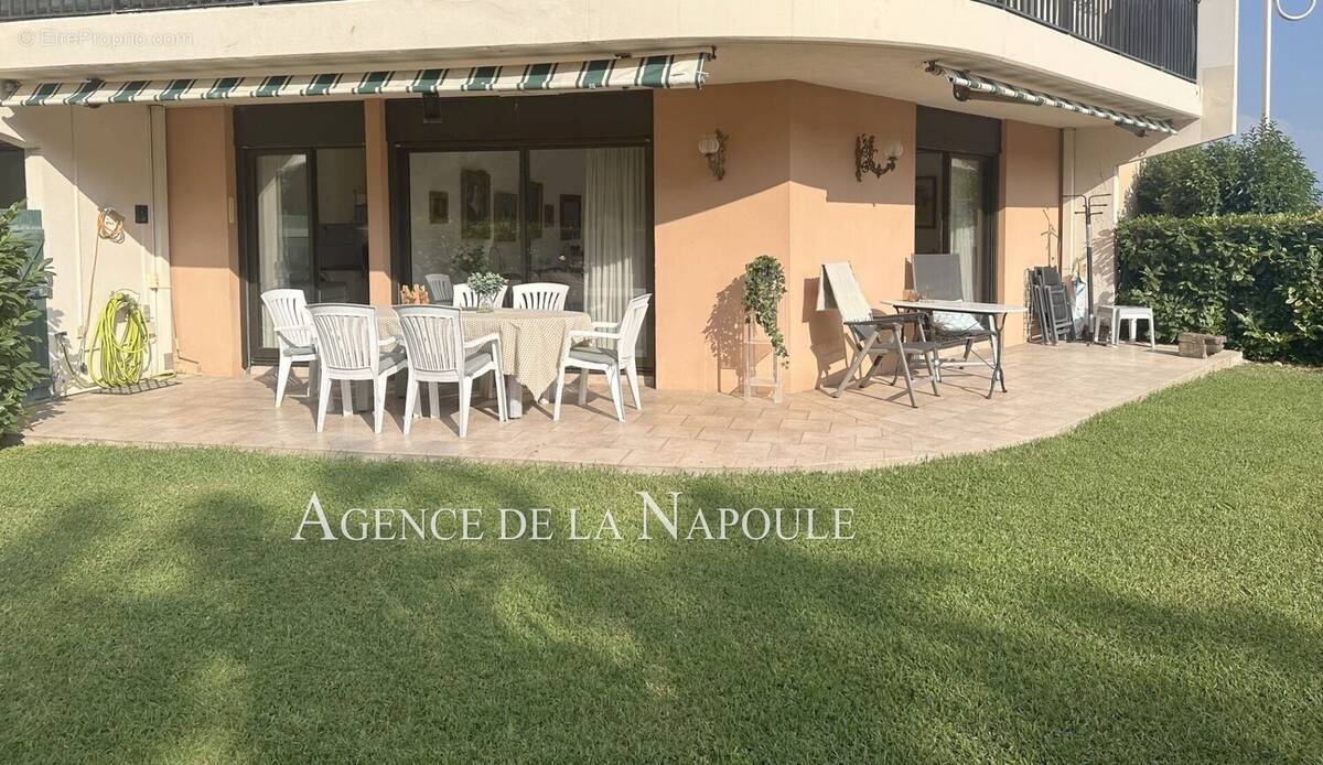 Appartement à MANDELIEU-LA-NAPOULE