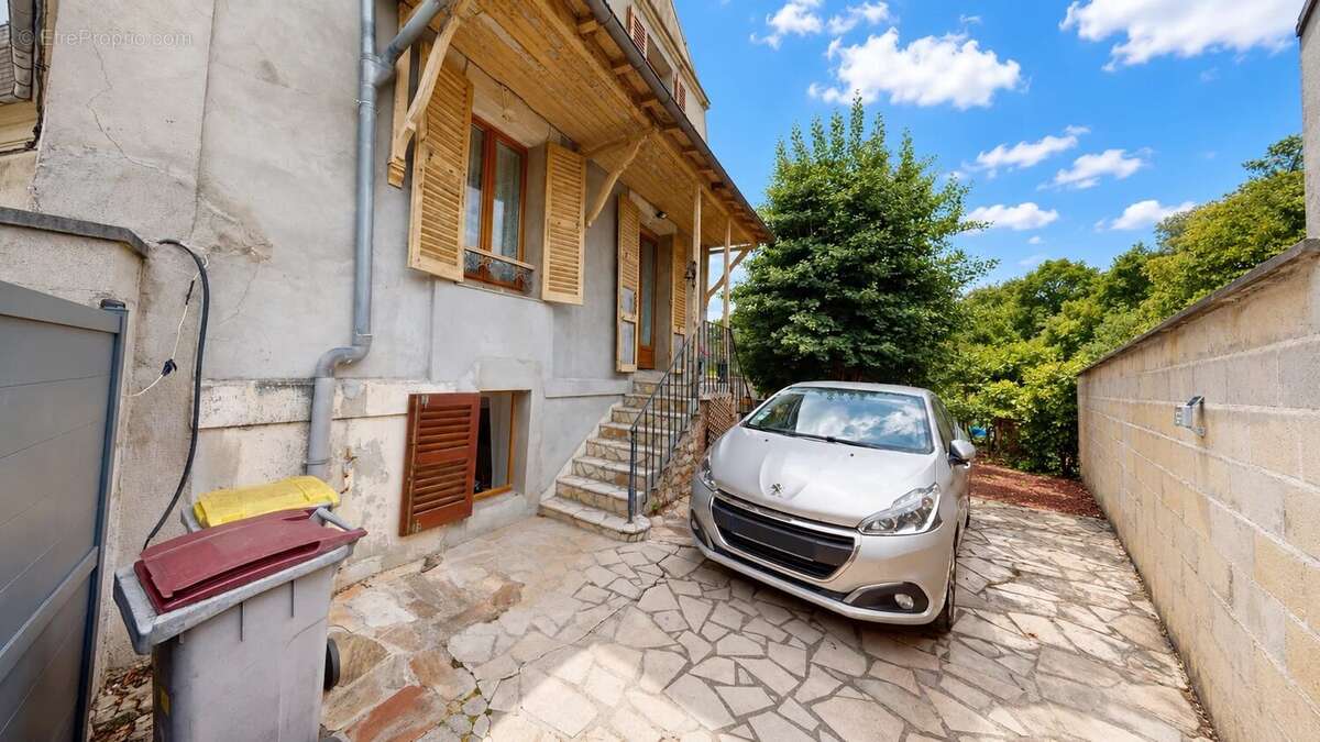 Maison à COUBRON