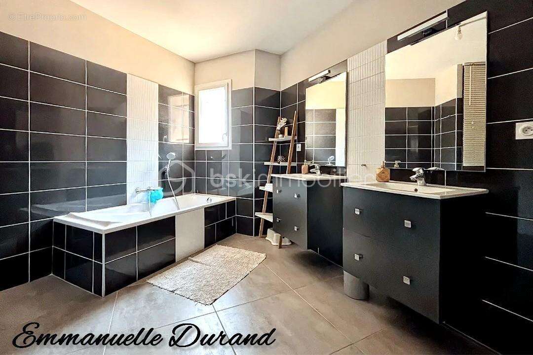 Suze-la-Rousse : Maison de plain-pied d'exception avec piscine et prestations haut de gamme - photo 5