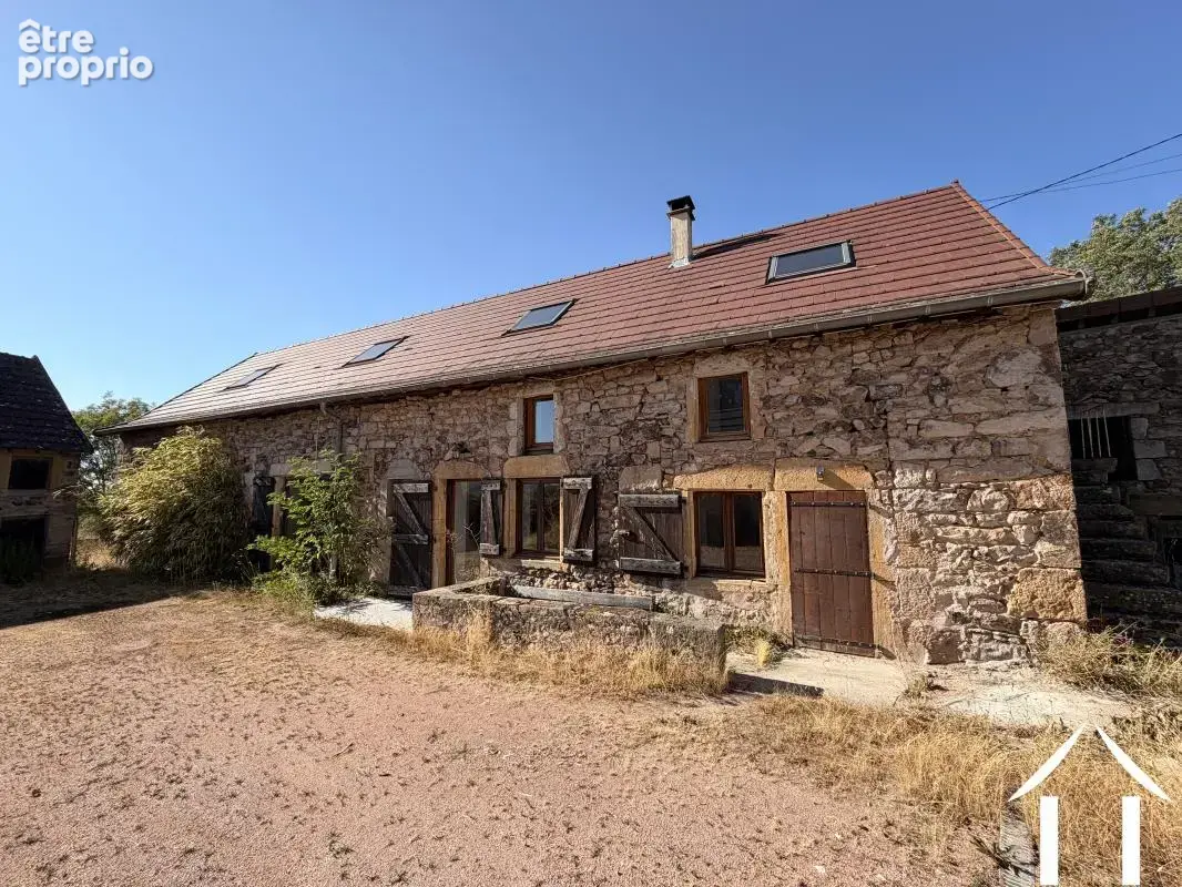 Belle ferme rénovée spacieuse avec grange et dépendance avec terrasse couverte. Entourée d'un paysage magnifique avec 9500 m2 de - photo 2