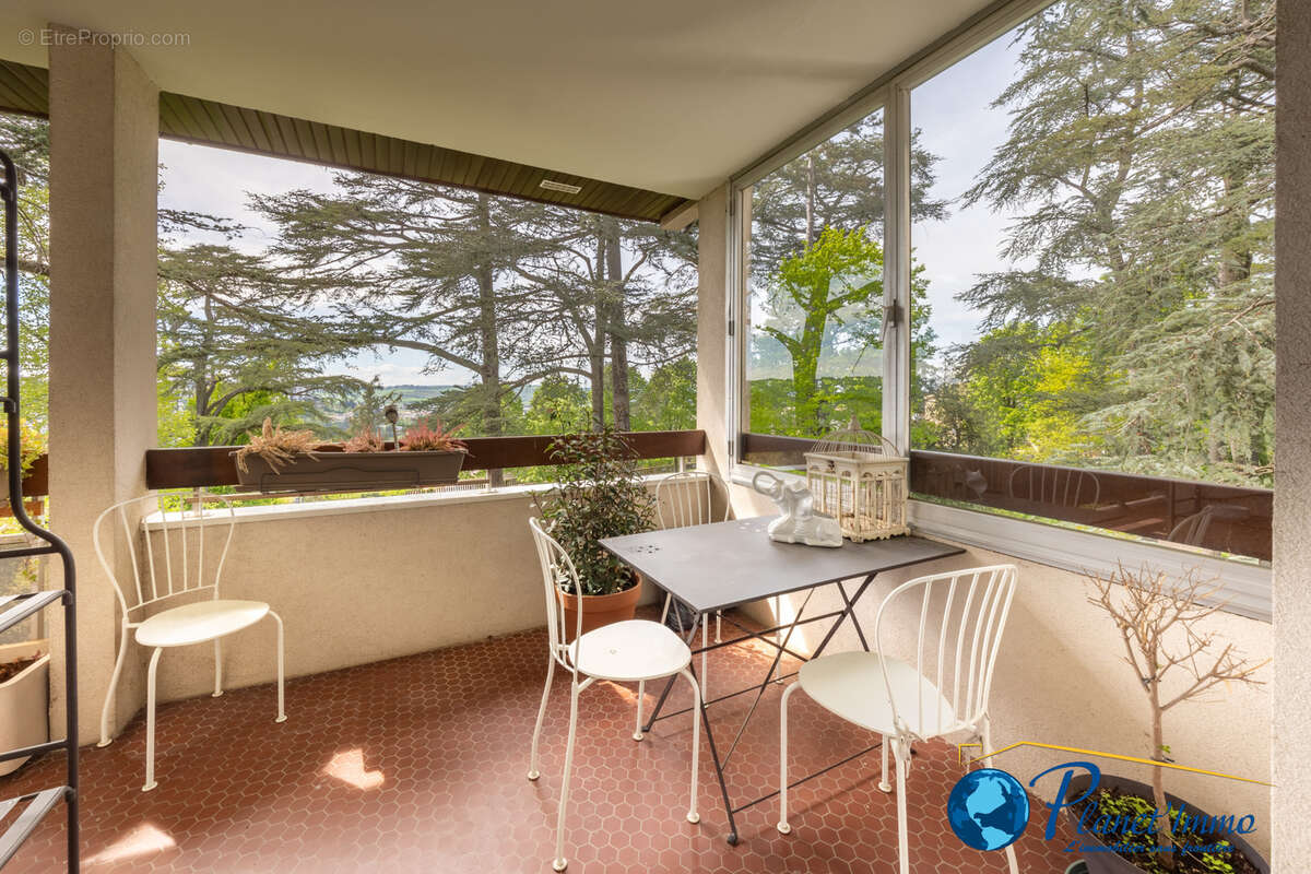 Appartement à SAINT-PRIEST-EN-JAREZ