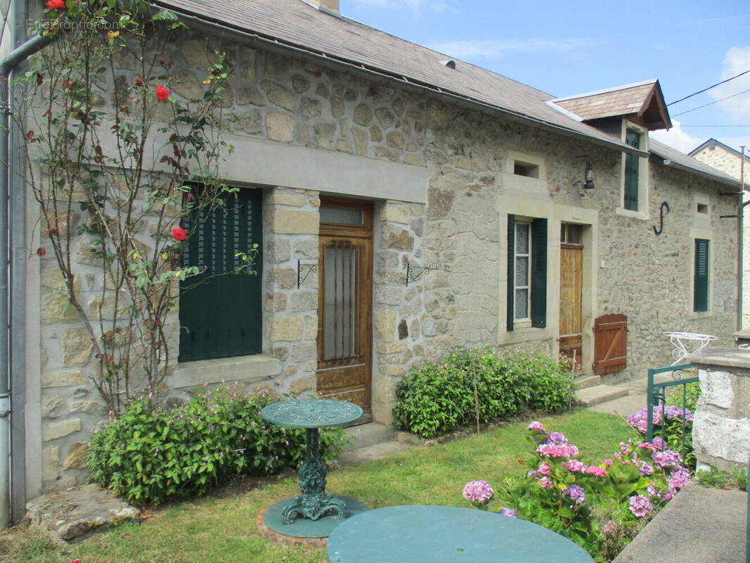 Maison à SAINT-LEGER-DE-FOUGERET