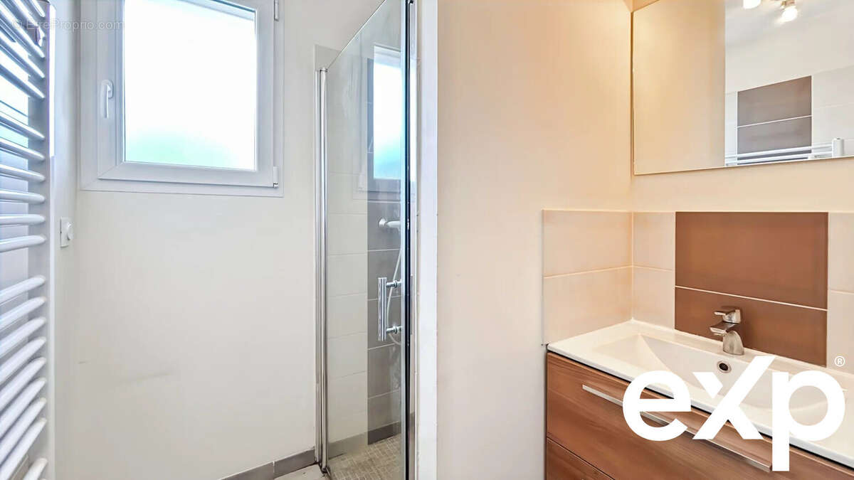 Maison à POUILLEY-LES-VIGNES