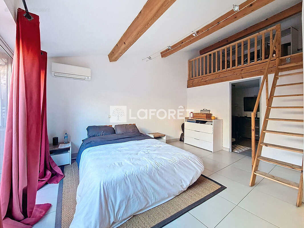 Maison à PEZILLA-LA-RIVIERE