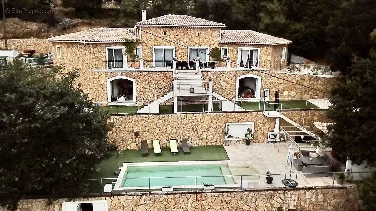 Photo 1 - Maison à LE CANNET-DES-MAURES