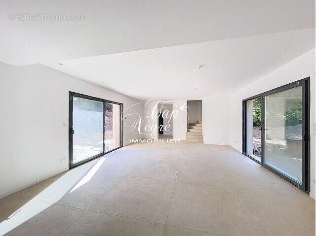 Maison à PLAN-DE-LA-TOUR