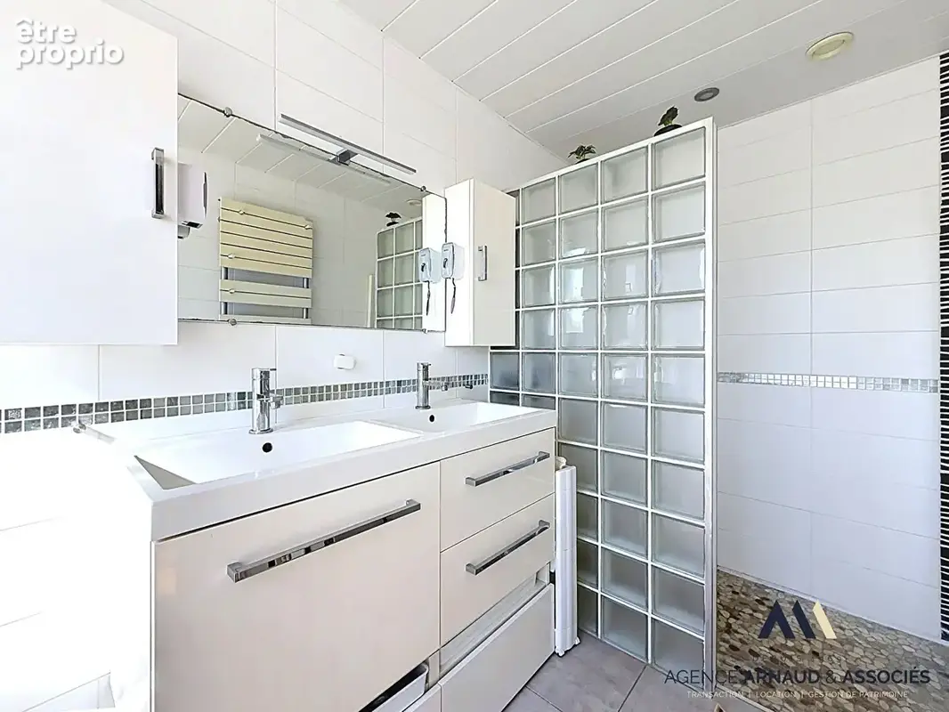 Propriété avec vue dégagée sur un terrain en restanques avec piscine et 2 logements indépendants - photo 11