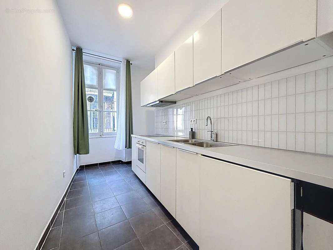 Appartement à MARSEILLE-1E