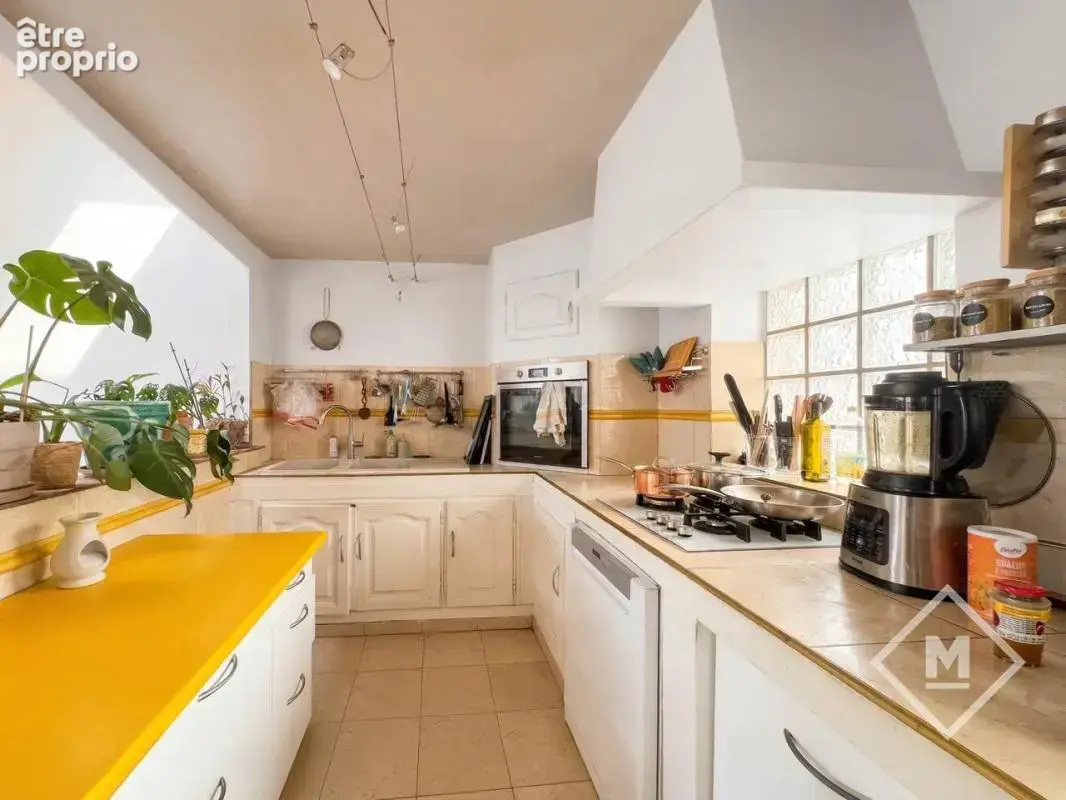 Découvrez cette jolie maison individuelle située à proximité des commodités entre les Chartreux et Montolivet - photo 11