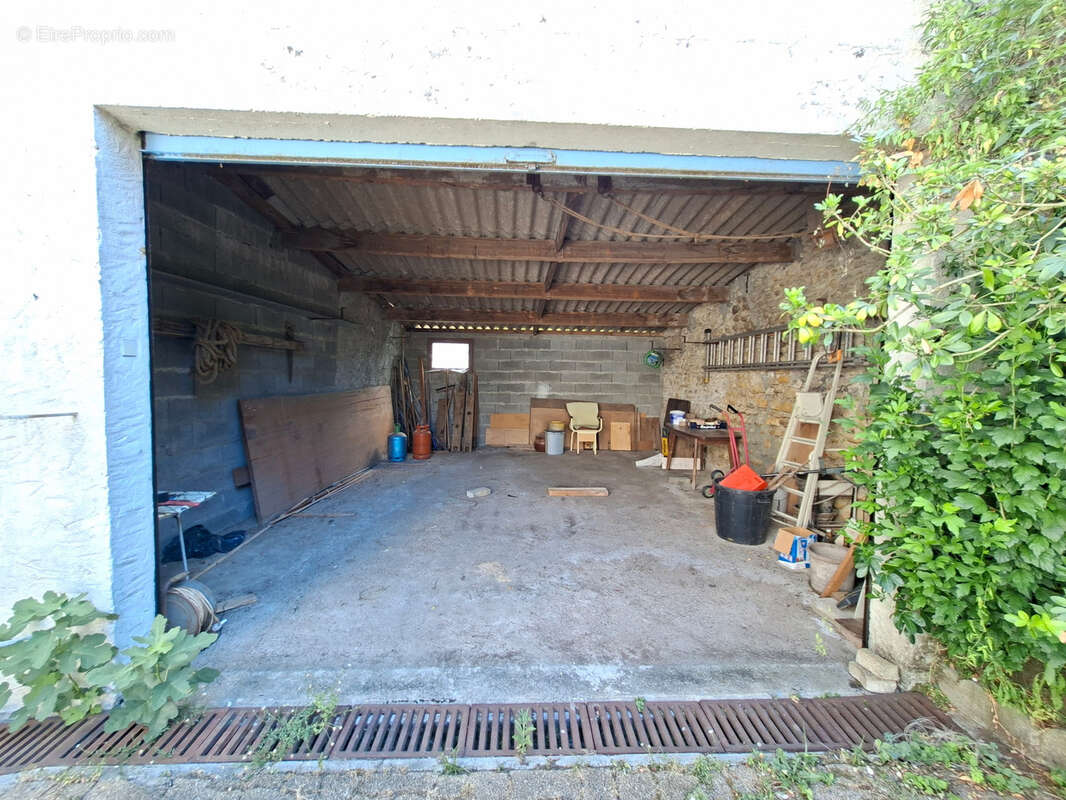 Grande maison de 130 m2 avec garage, dépendance et vastes abris sur jardin clos   Lagor (64170) - photo 14