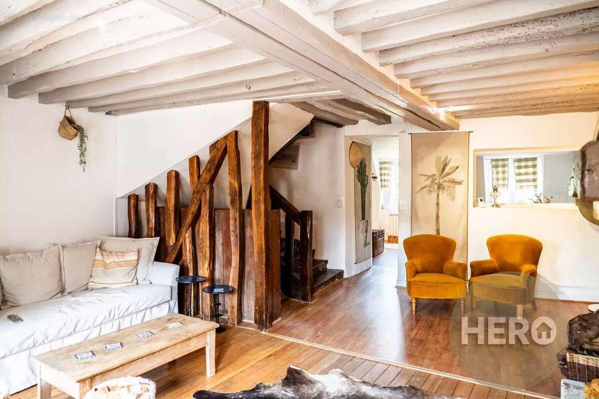 Appartement à NEAUPHLE-LE-CHATEAU