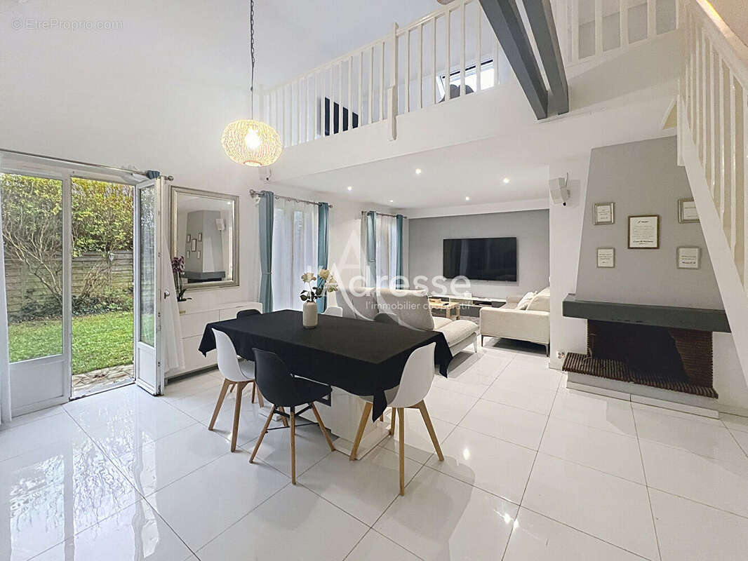 Maison Chelles  MONTCHALATS 8 pièce(s) - photo 2