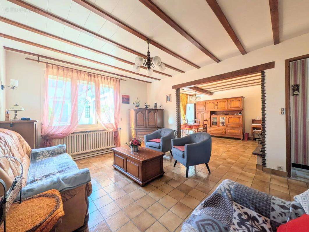 Maison à LES CLAYES-SOUS-BOIS