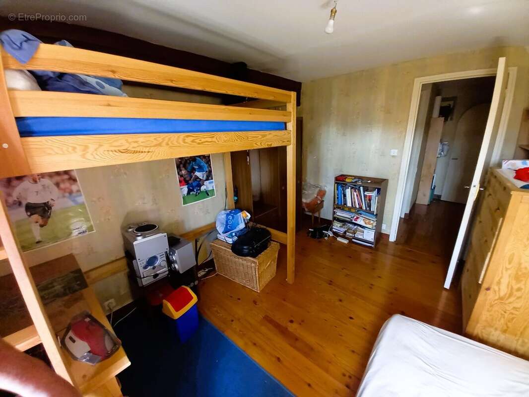 À seulement 10 minutes de Cognac  Grande maison familiale de 215 m² avec terrain constructible de 2 500 m²  DPE C - photo 12