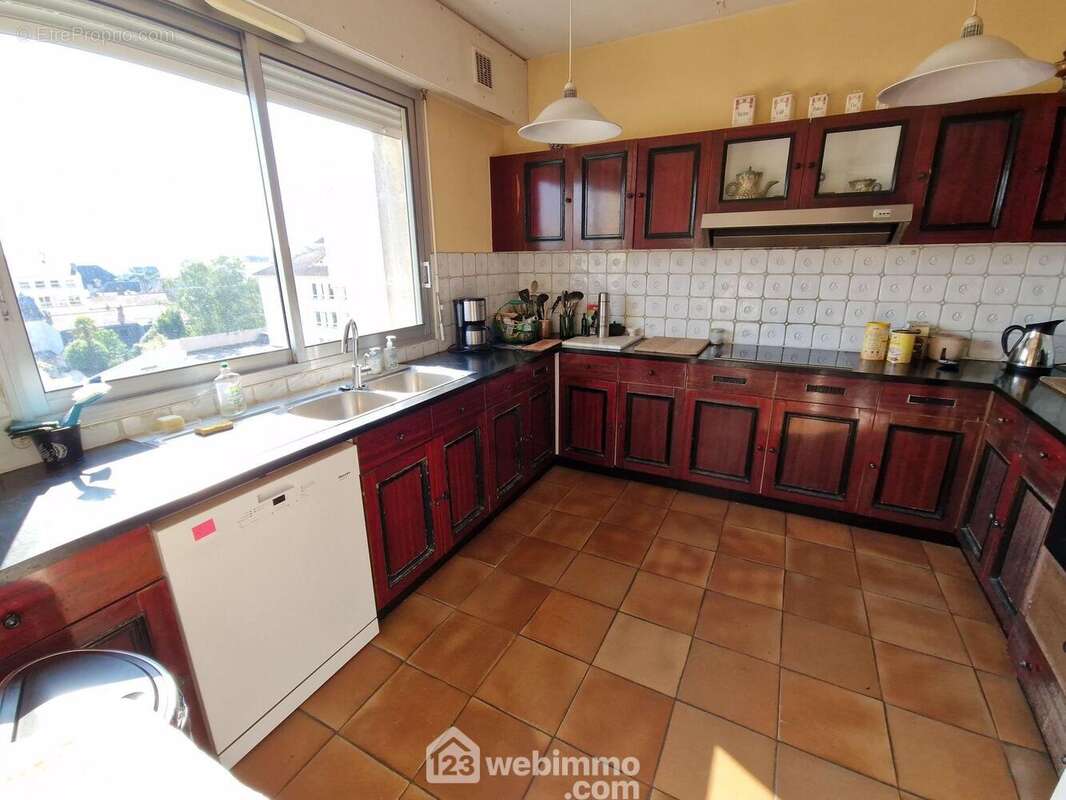 Appartement 237 m² à La Roche-Sur-Yon  - photo 9
