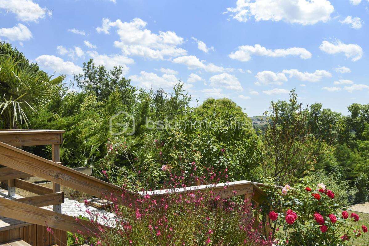 Ensemble immobilier de caractère en pierres 490m² avec activité locative rentable - photo 6