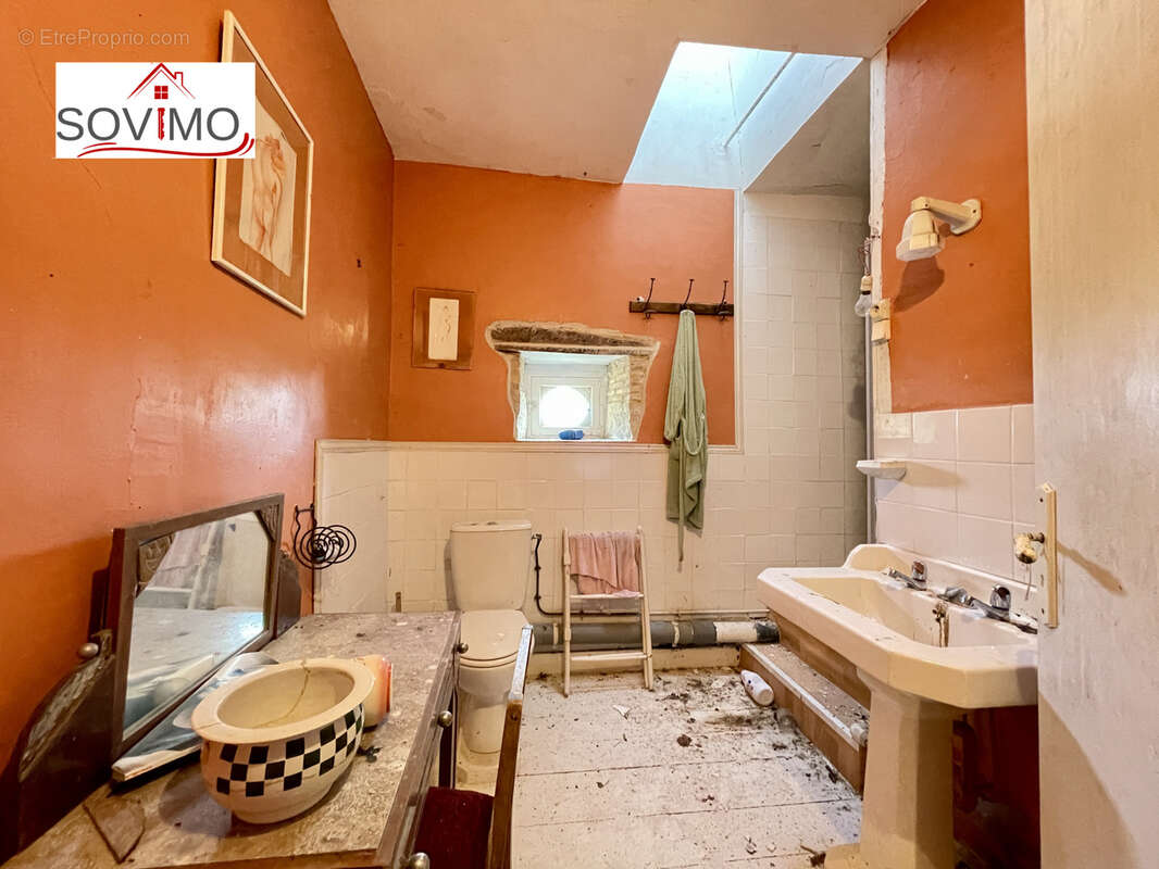 Au coeur d'un petit hameau, authentique maison de caractère indépendante, a rénover, avec terrain attenant - photo 10