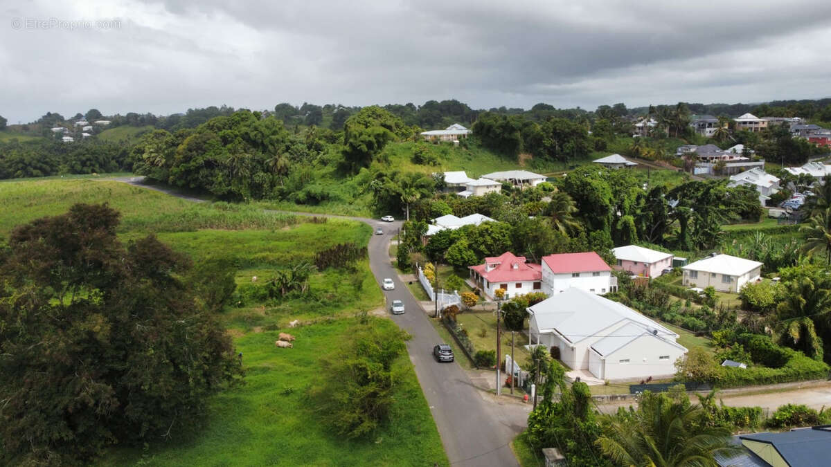 Terrain à PETIT-BOURG