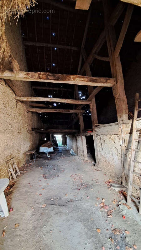 Maison à COMBEAUFONTAINE