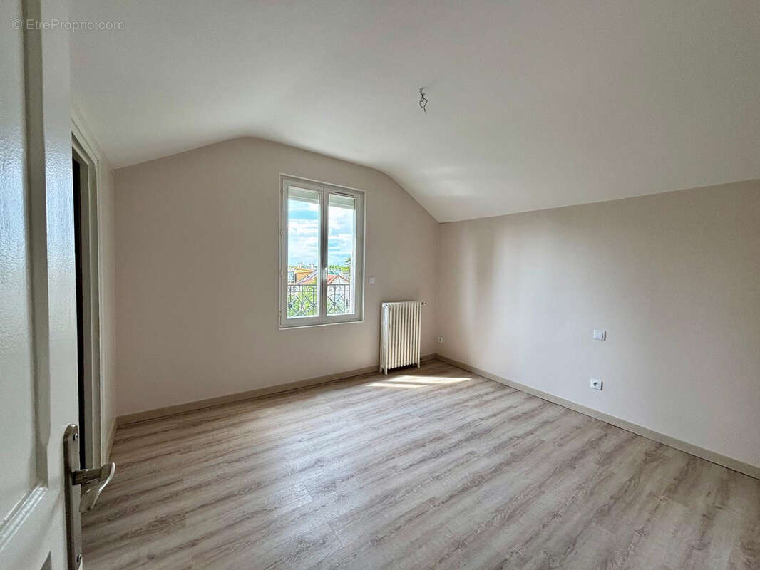 Maison à SAINT-MAUR-DES-FOSSES