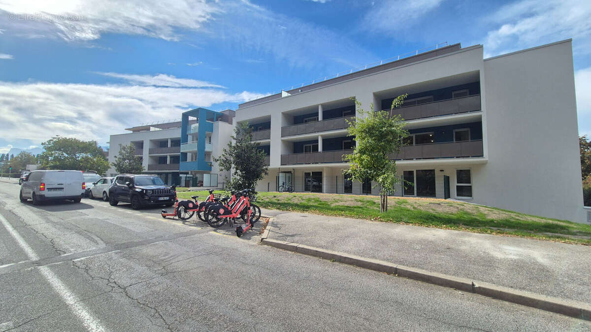 Appartement Saint Martin D Heres 5 pièce(s) 108 m2 - photo 17