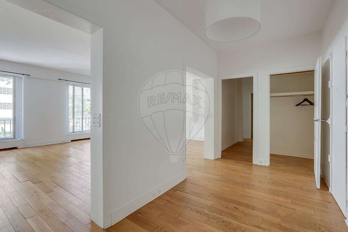 Appartement à PARIS-16E