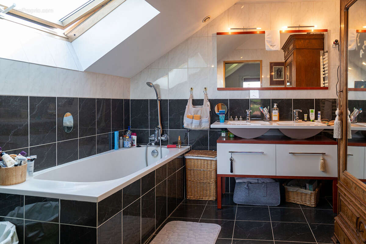 Maison à SAINT-SEBASTIEN-SUR-LOIRE