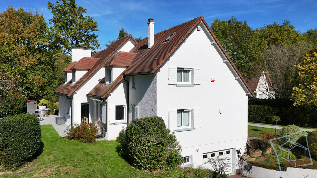 Maison à DAMPIERRE-EN-YVELINES