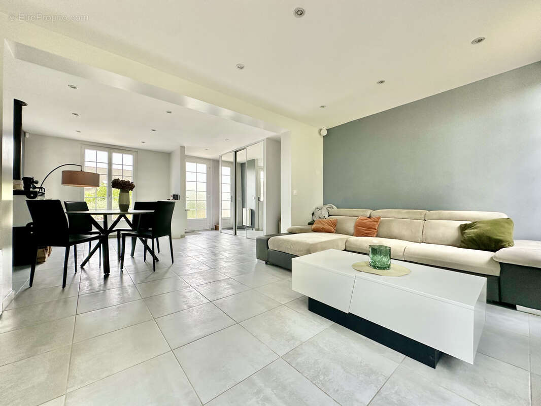 Maison à FONTAINE-CHAALIS