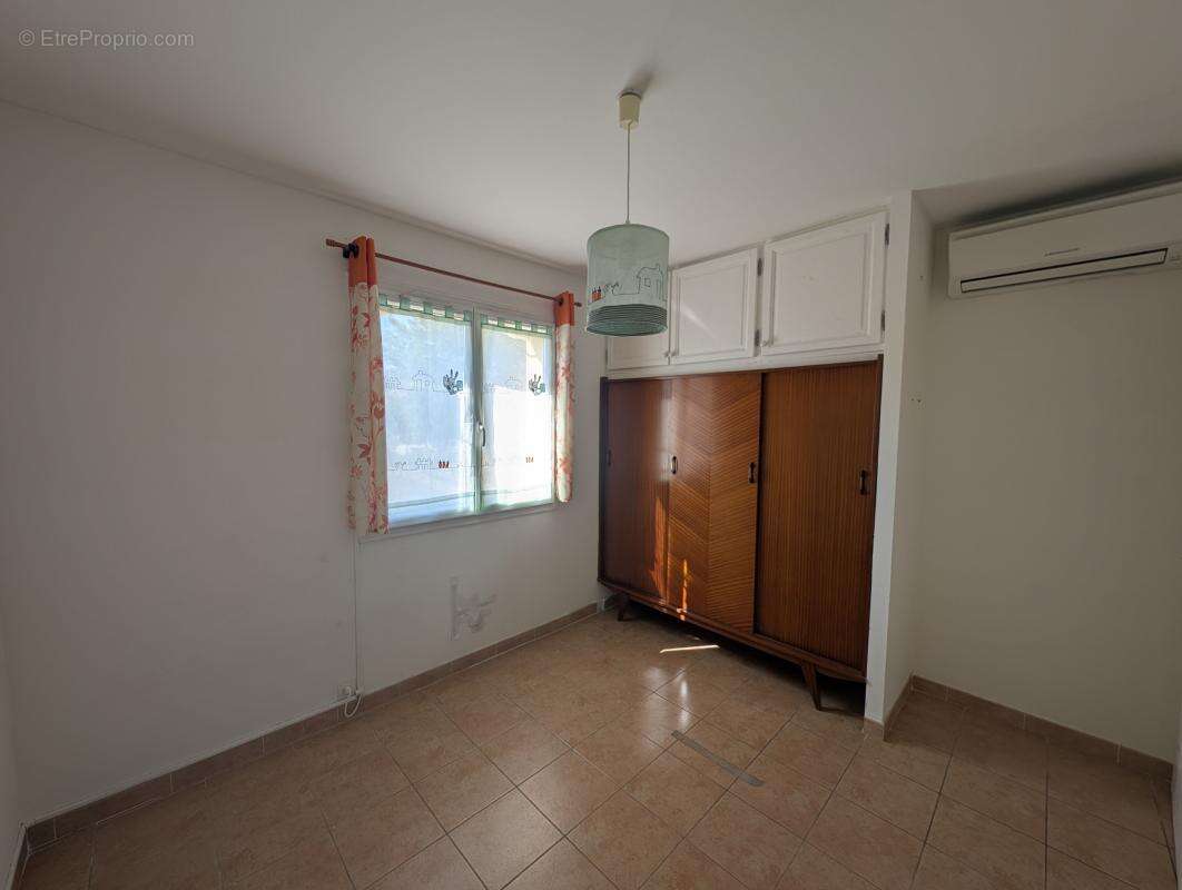 ROUJAN – Villa 4 chambres en parfait état - photo 11