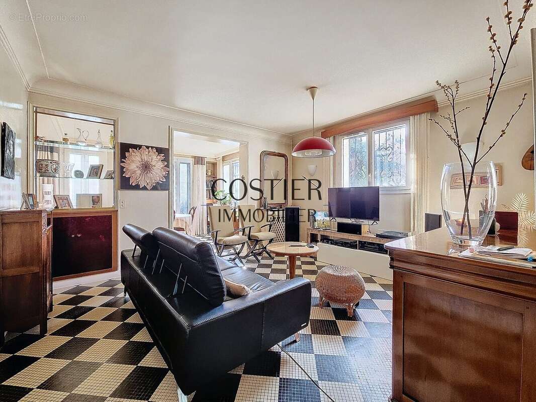 Appartement à SAINT-MAUR-DES-FOSSES