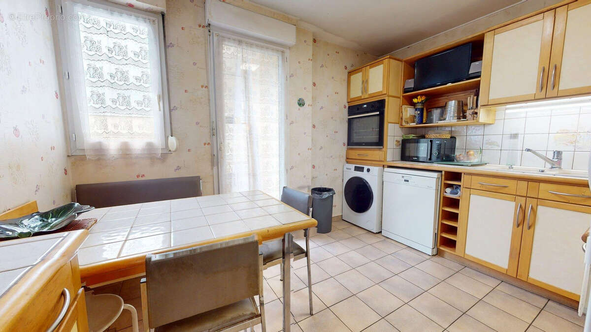 Appartement à VAUJOURS