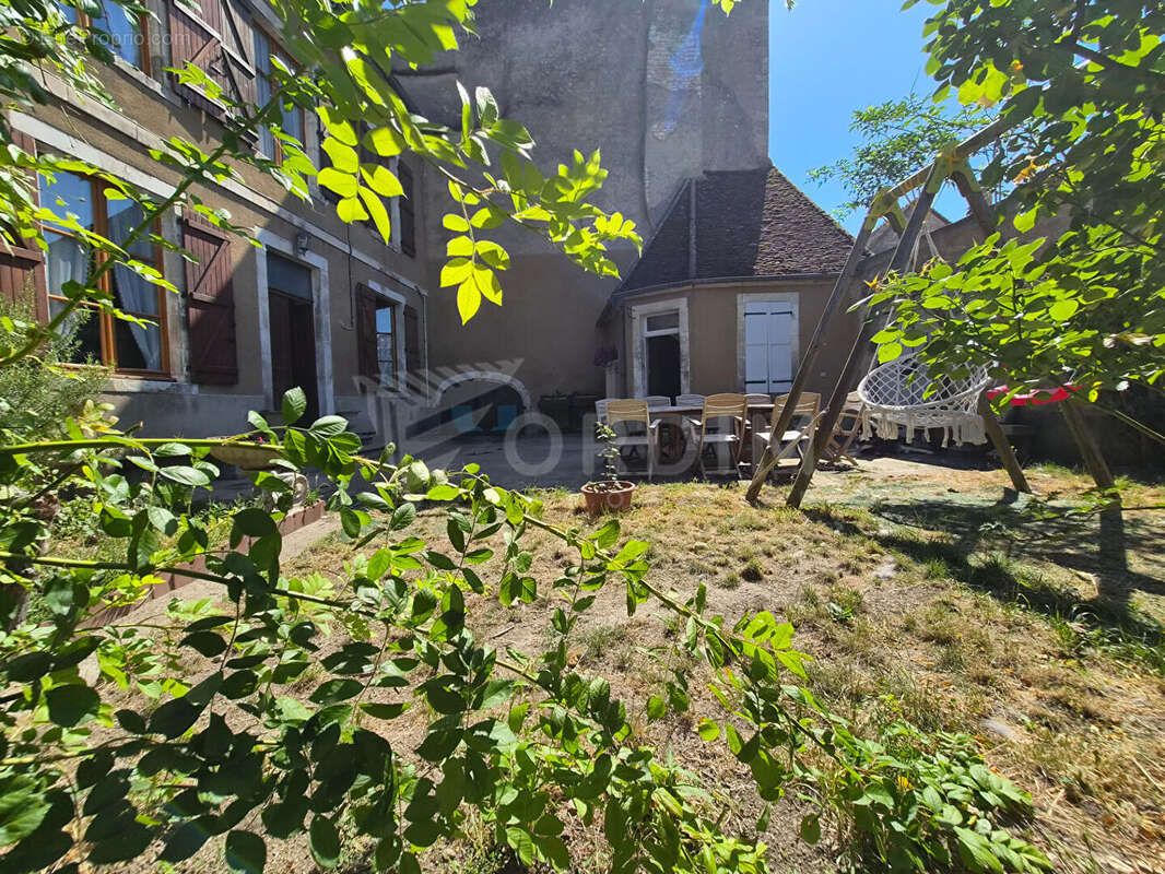 Maison à CRAVANT
