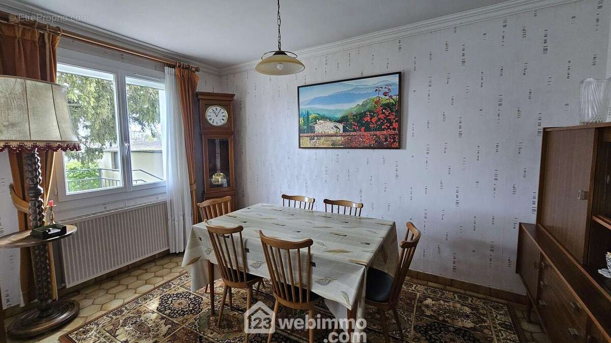 Avec un espace salle à manger. - Maison à MALESHERBES
