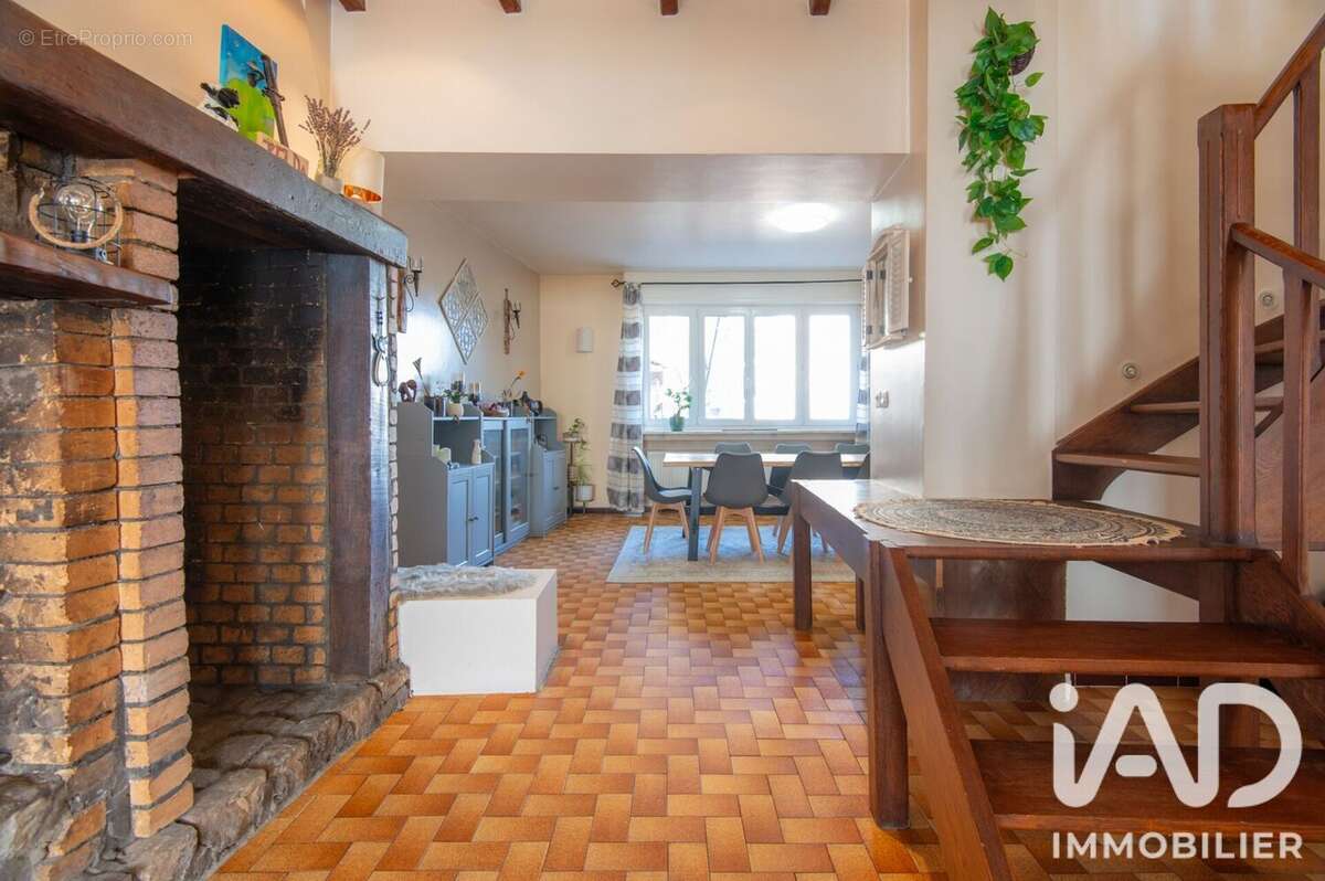 Maison 176 m² à Roussy-Le-Village  - photo 2