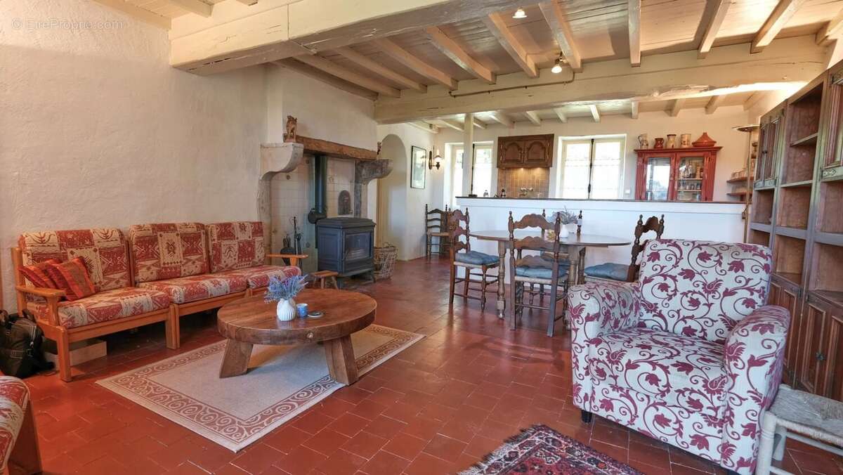 Charmante fermette avec vue imprenable à vendre près de Villapourçon - photo 6