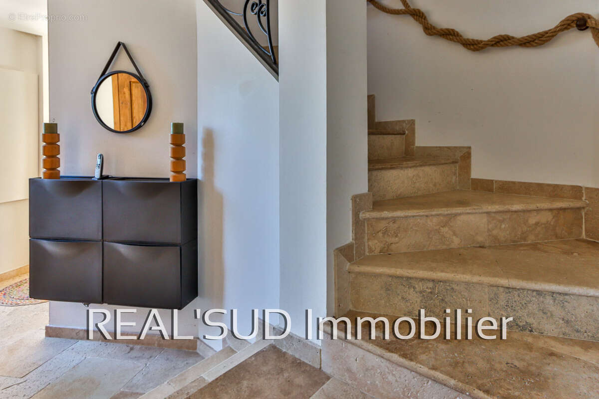 Sormiou, Belle maison 5 pièces lumineuse avec beaucoup de cachet entièrement rénovée - photo 8