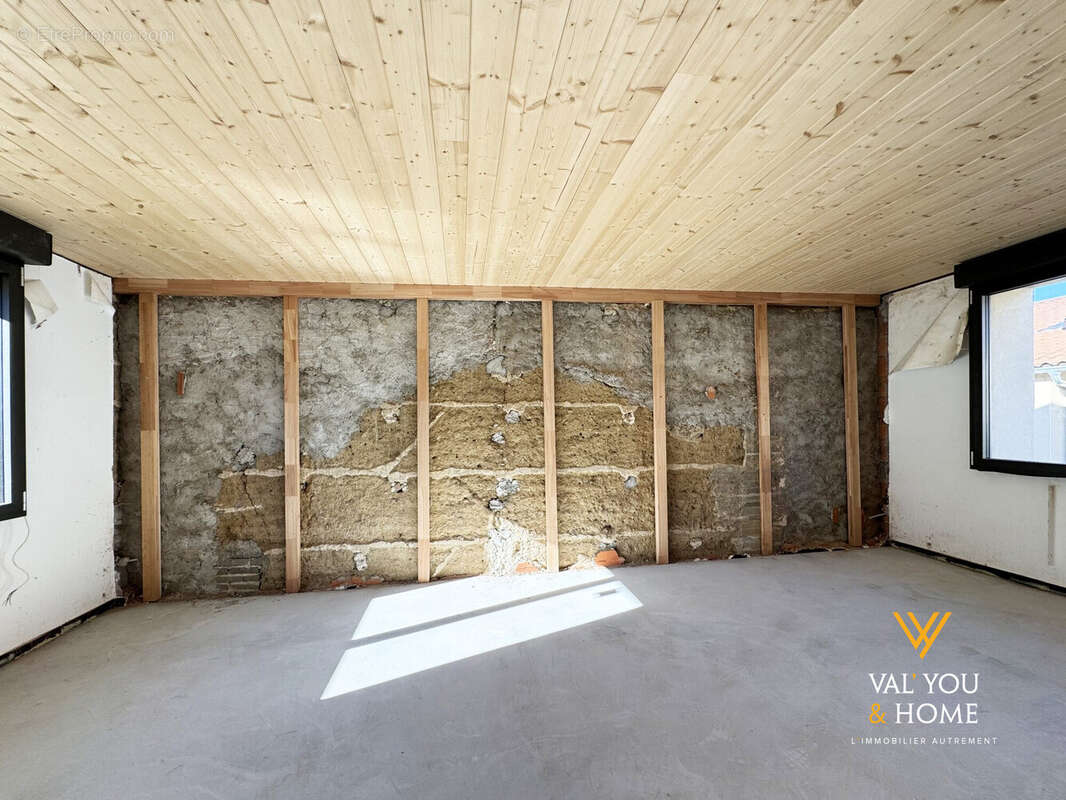 Appartement à LA TOUR-DE-SALVAGNY