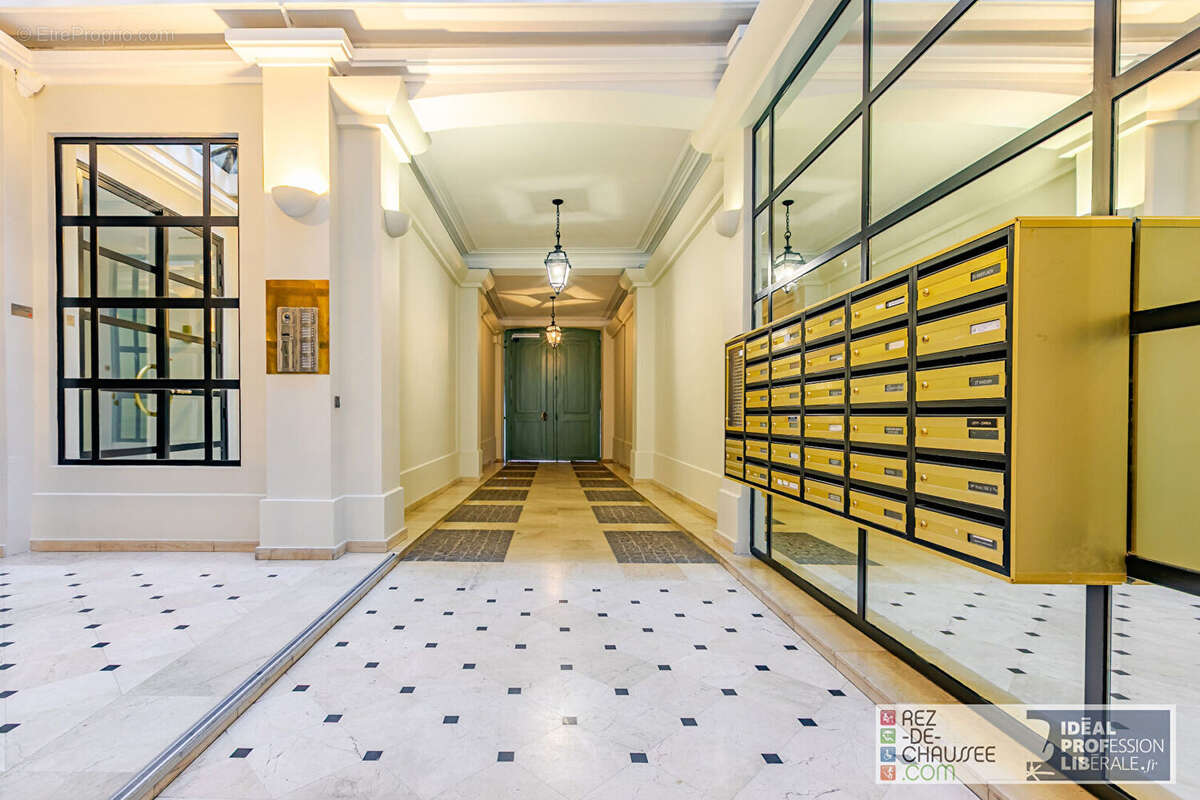 Commerce à PARIS-16E